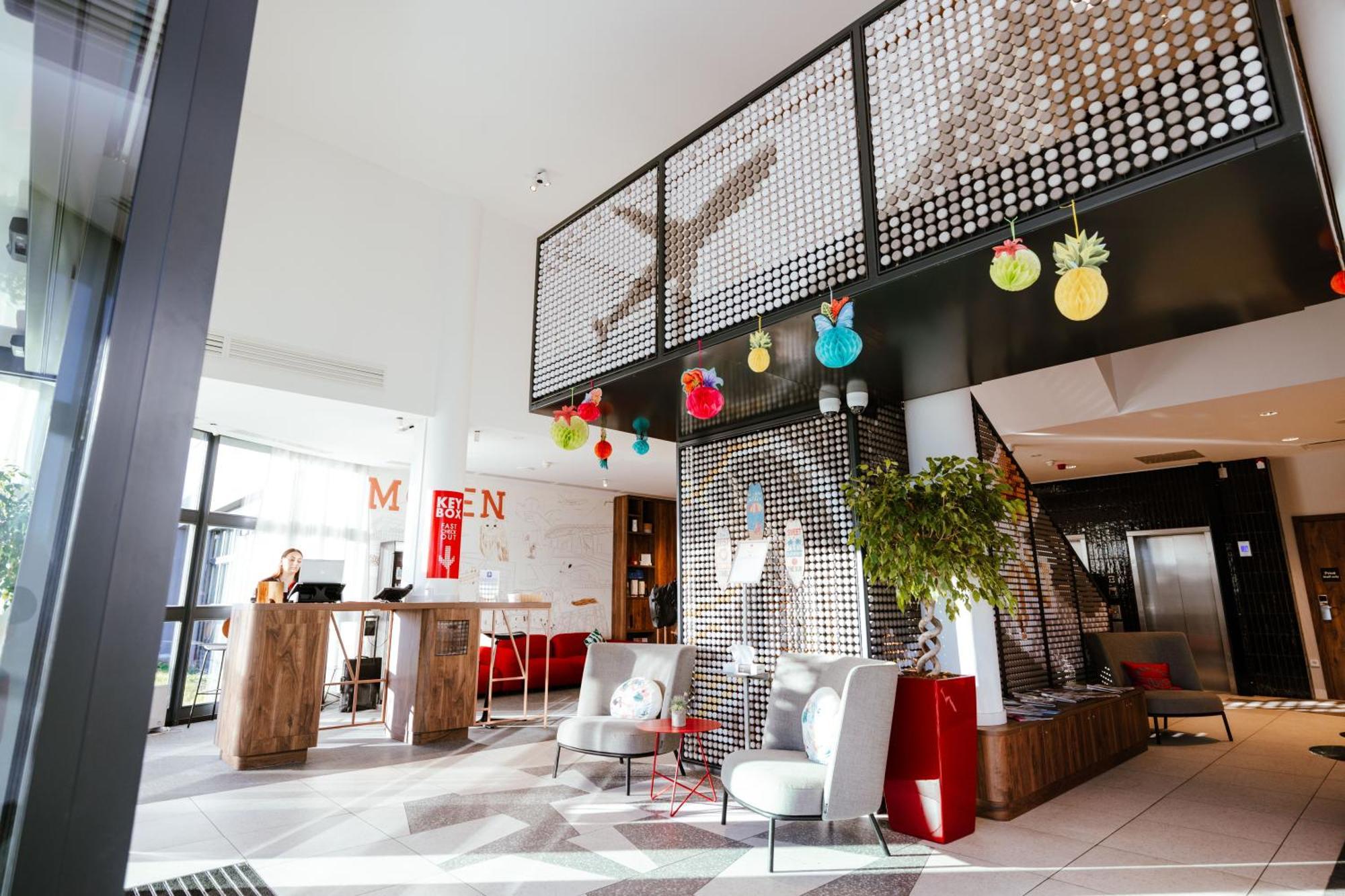 Отель Ibis Luxembourg Aeroport Niederanven Экстерьер фото